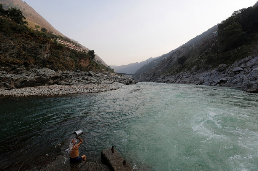 Todos los colores de la suciedad: cómo los indios matan el sagrado río Ganges