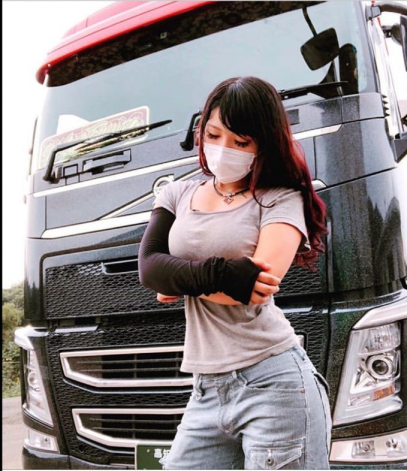 Tons of cargo and sea charm: most charming truck driver from Japan conquers the social network