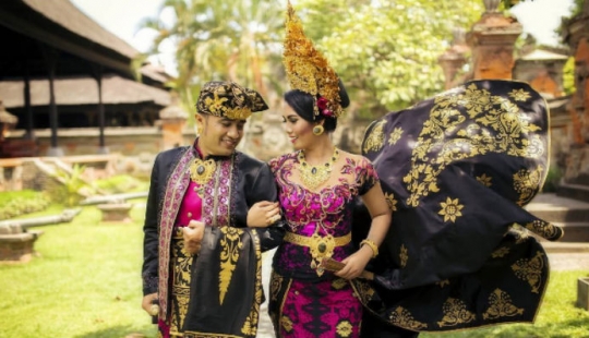 Traditional wedding dresses around the world