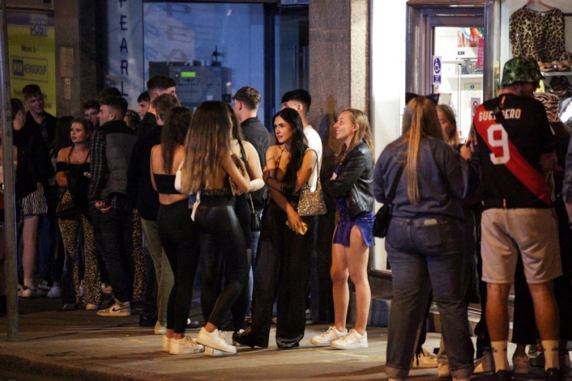 Tuvo un buen paseo: cómo los estudiantes británicos de primer año celebran el inicio de sus estudios