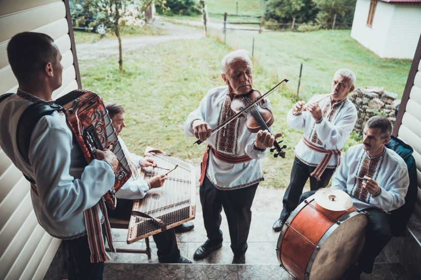 Ukraine through the eyes of a Dutchman: a terrific series of photos about life of Hutsuls