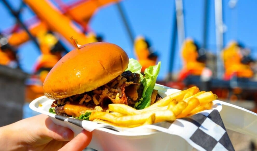 Un americano ha estado comiendo en un parque de atracciones durante 7 años y ahorrado para una casa