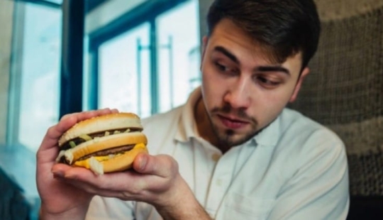 Un americano ha estado comiendo en un parque de atracciones durante 7 años y ahorrado para una casa