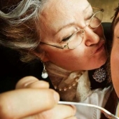 Un desempleado de 41 años de edad, graduado de Oxford requiere que los padres de por vida una pensión alimenticia