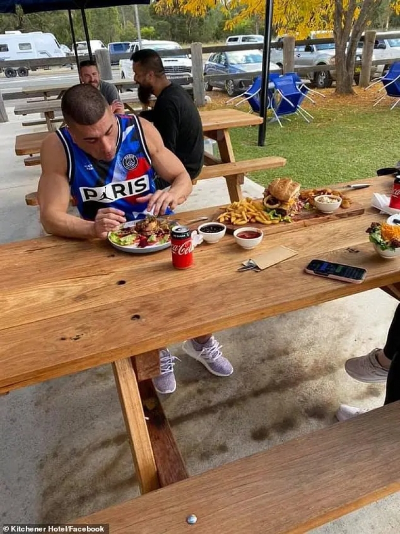 Un hombre australiano rompió un récord al comer una hamburguesa de 5 kilogramos en media hora y comerla con postre