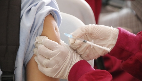 Un hombre con nombres falsos fue vacunado contra el coronavirus 10 veces al día Un hombre con nombres falsos fue vacunado contra el coronavirus 10 veces al día