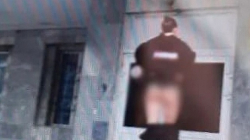 Una modelo rusa fue arrestada por una foto con el culo desnudo cerca de una estación de policía
