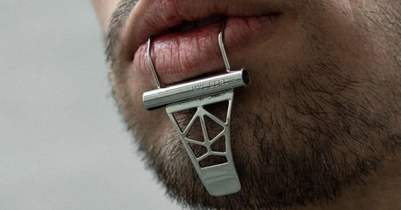 ¿Una máquina de rellenar labios? No, no lo adivinaste - nueva moda de la marca MYL Berlin