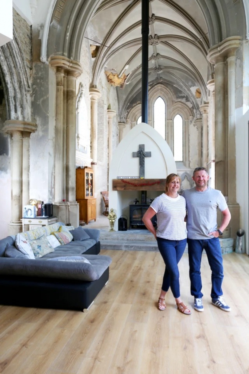 Una pareja del Reino Unido compró una iglesia en ruinas y la convirtió en una mansión de lujo