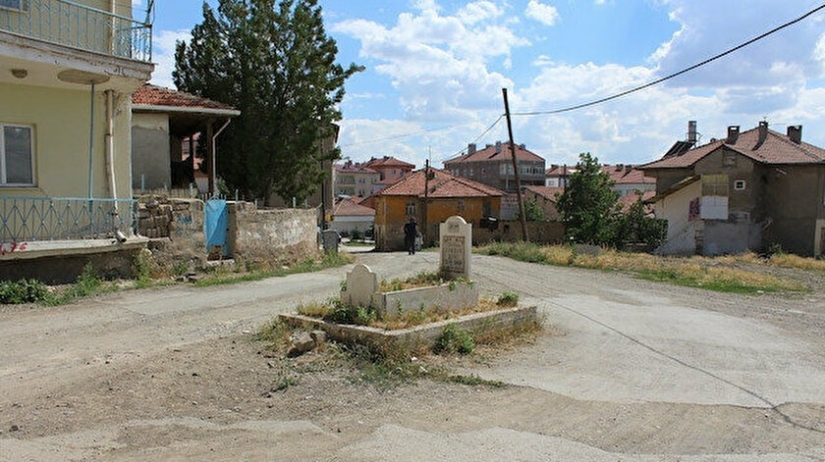 Una tumba mística en medio de un camino en una ciudad turca plantea muchas preguntas
