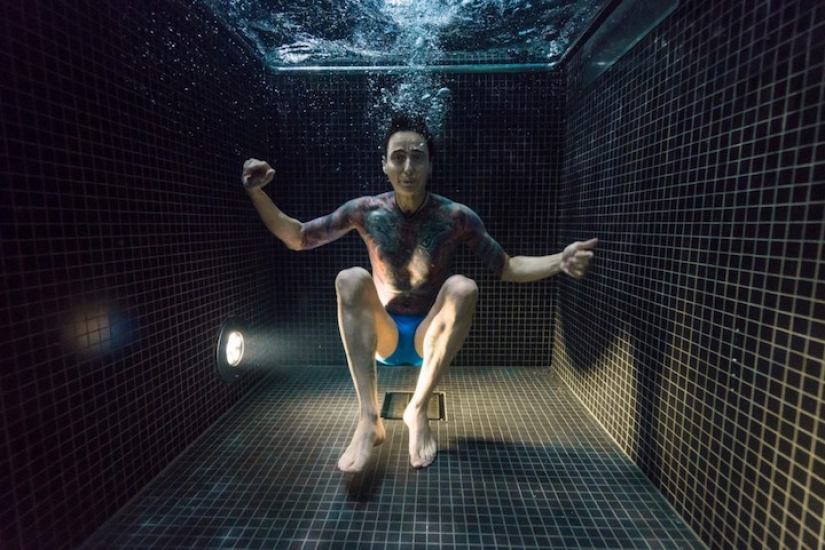 Underwater portraits of people who dived into a pool of icy water