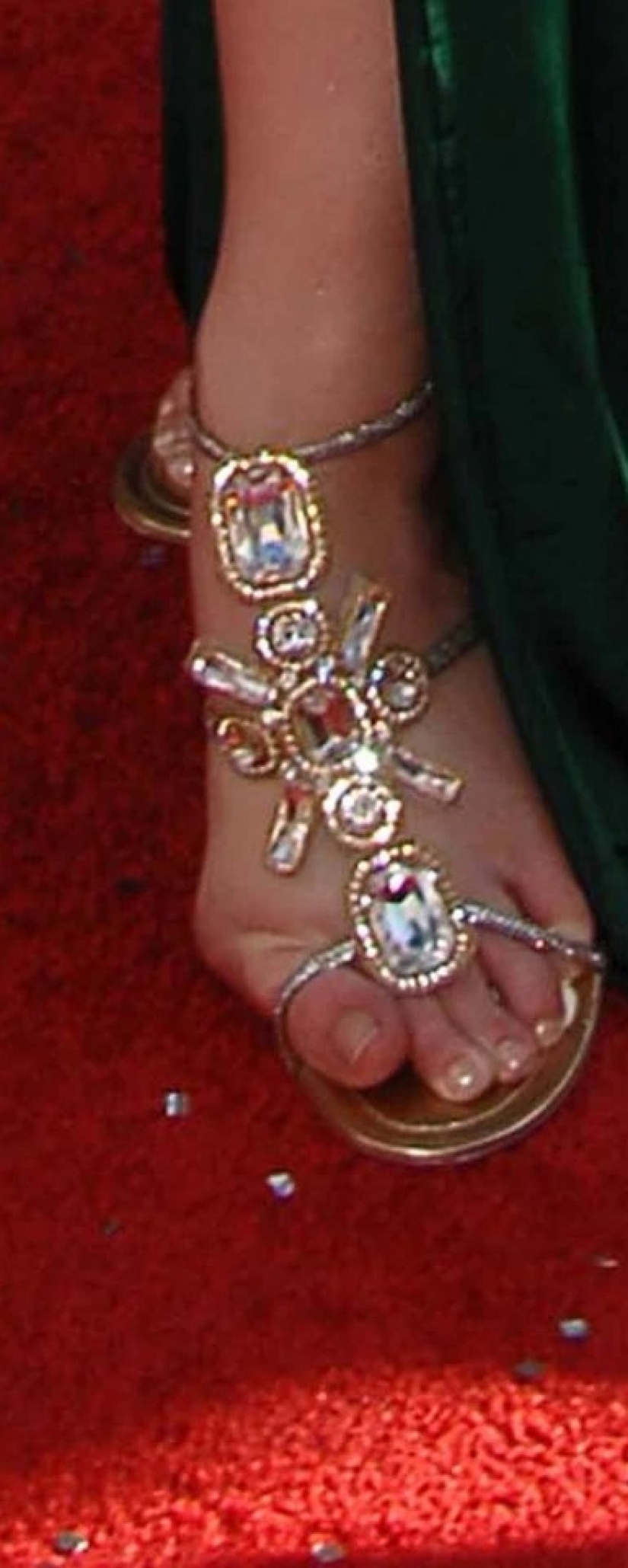Vista inferior: Adivina qué celebridades tienen dedos de los pies en las fotos