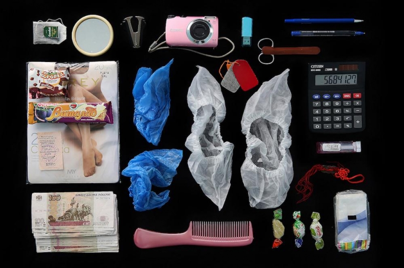 What is stored in women's handbags?