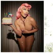 What the mother gave birth to: stars who take pictures on their birthday naked