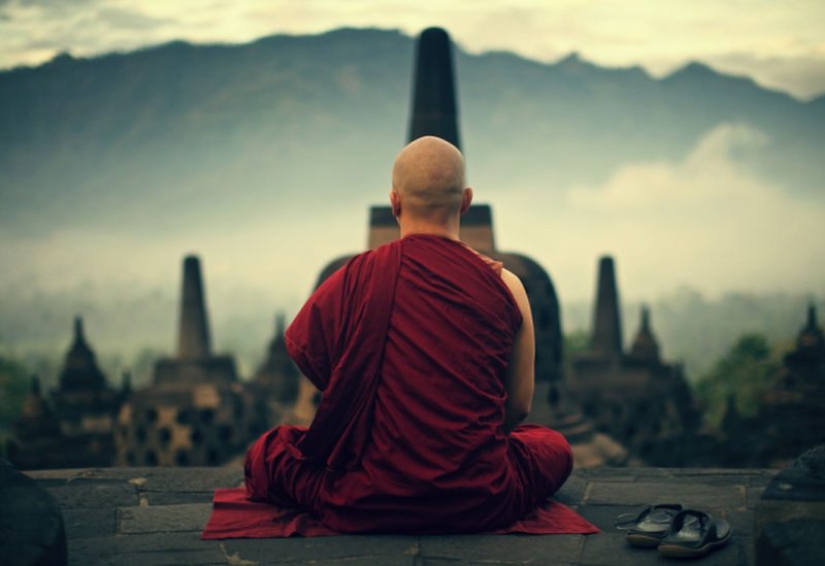"Where are the palaces from? Meditated!": the life and self-denial of the Dalai Lamas