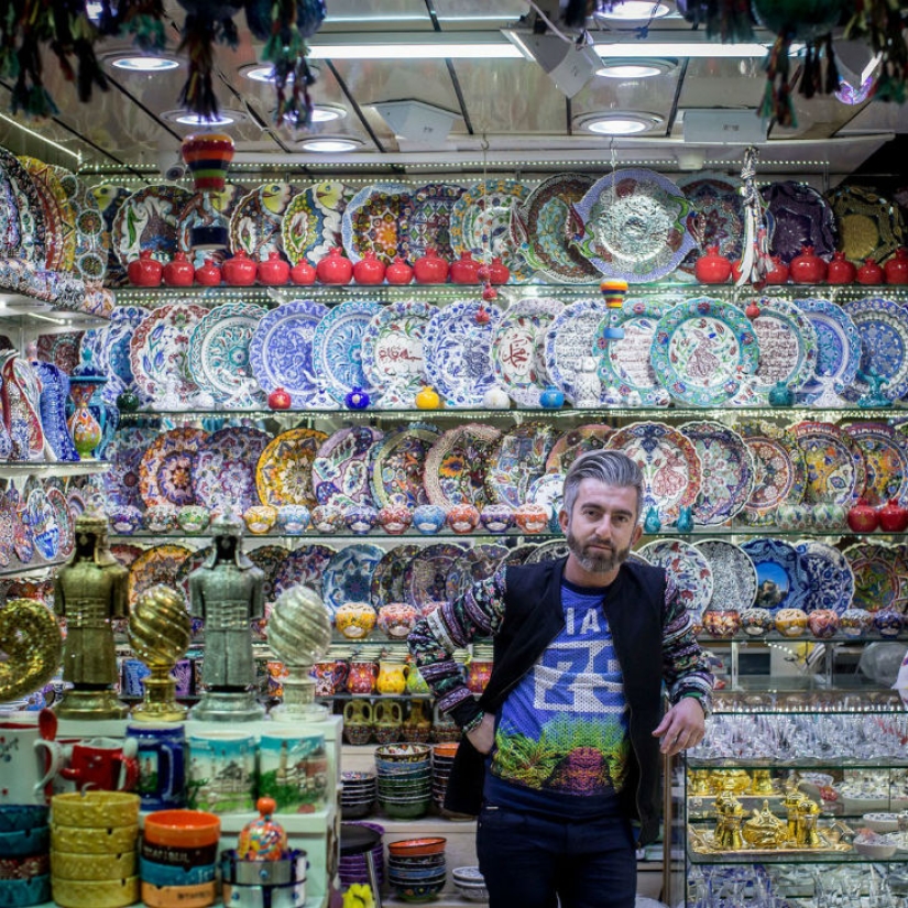 Who trades in the oldest and largest bazaar in the world