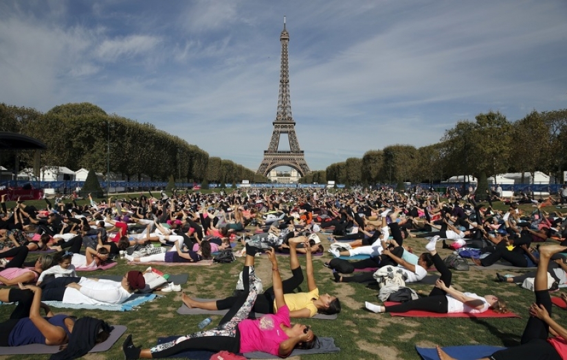 Why are tourists disappointed in Paris?