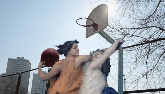 With paintings of classical paintings in modern life