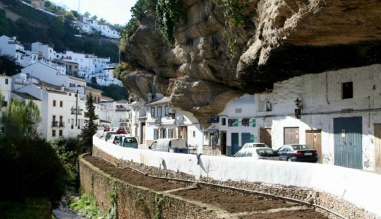Wonderful town in a rock: Setenil de Las Bodegas Wonderful town in a rock: Setenil de Las Bodegas