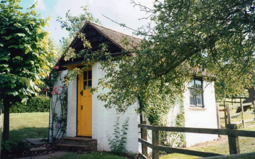 Workers' huts of famous writers