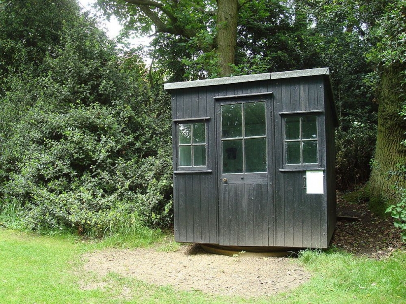 Workers' huts of famous writers