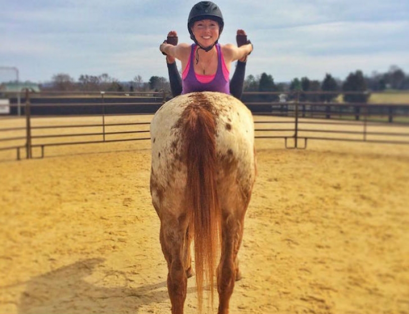 Yoga on horseback: what happens when the passion for yoga and horses are combined