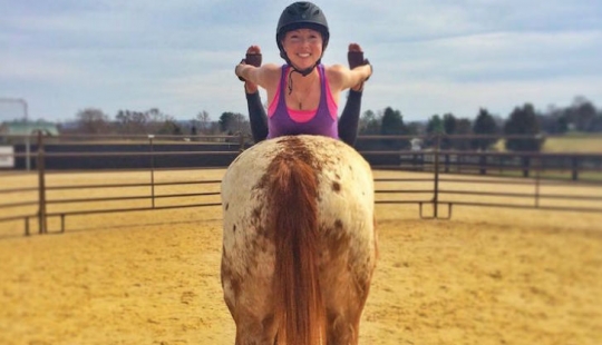 Yoga on horseback: what happens when the passion for yoga and horses are combined