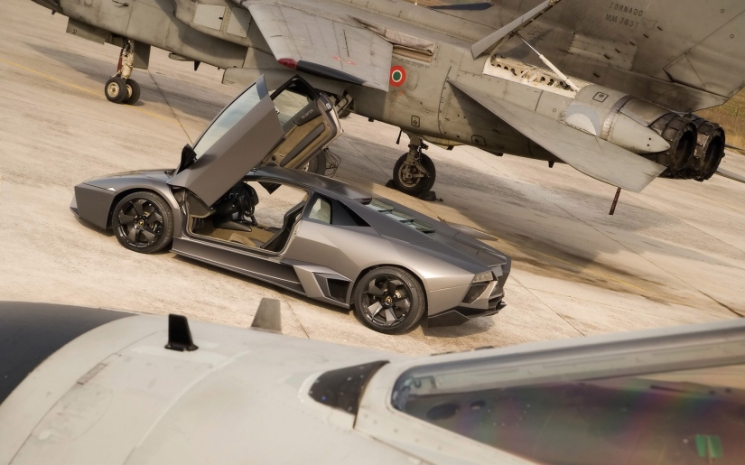 10 Cars Inspired by Airplanes