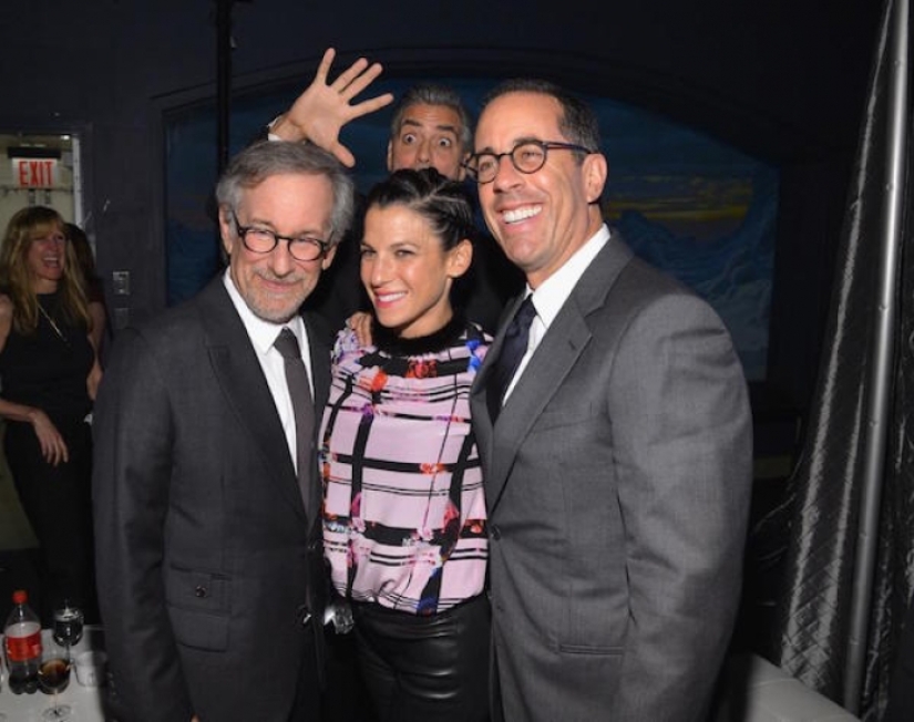 10 celebrity photobombs you should see