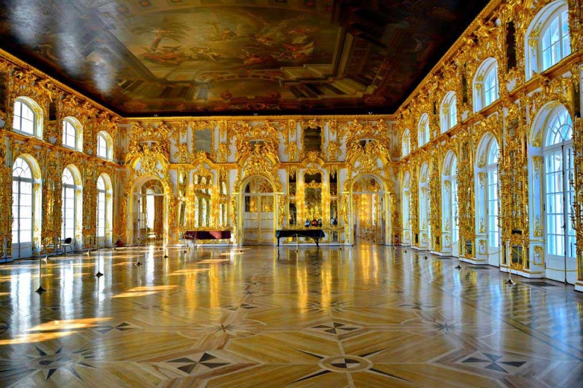 10 edificios en San Petersburgo que son increíbles por dentro