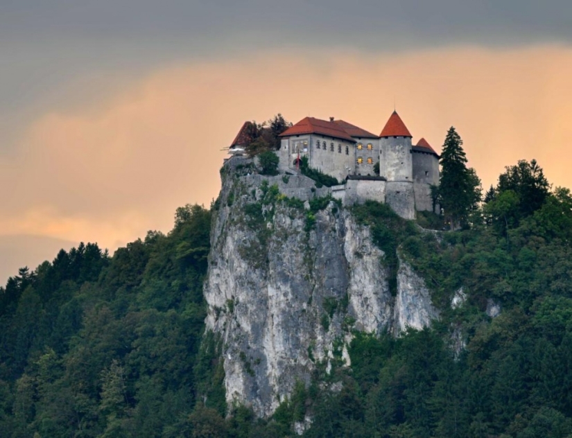 10 Impressive Castles You'll Definitely Want to Live In