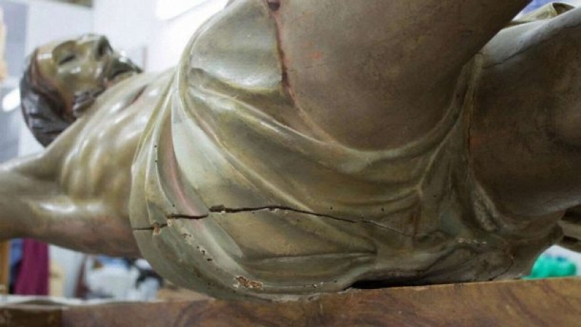10 interesantes hallazgos realizados dentro de las estatuas