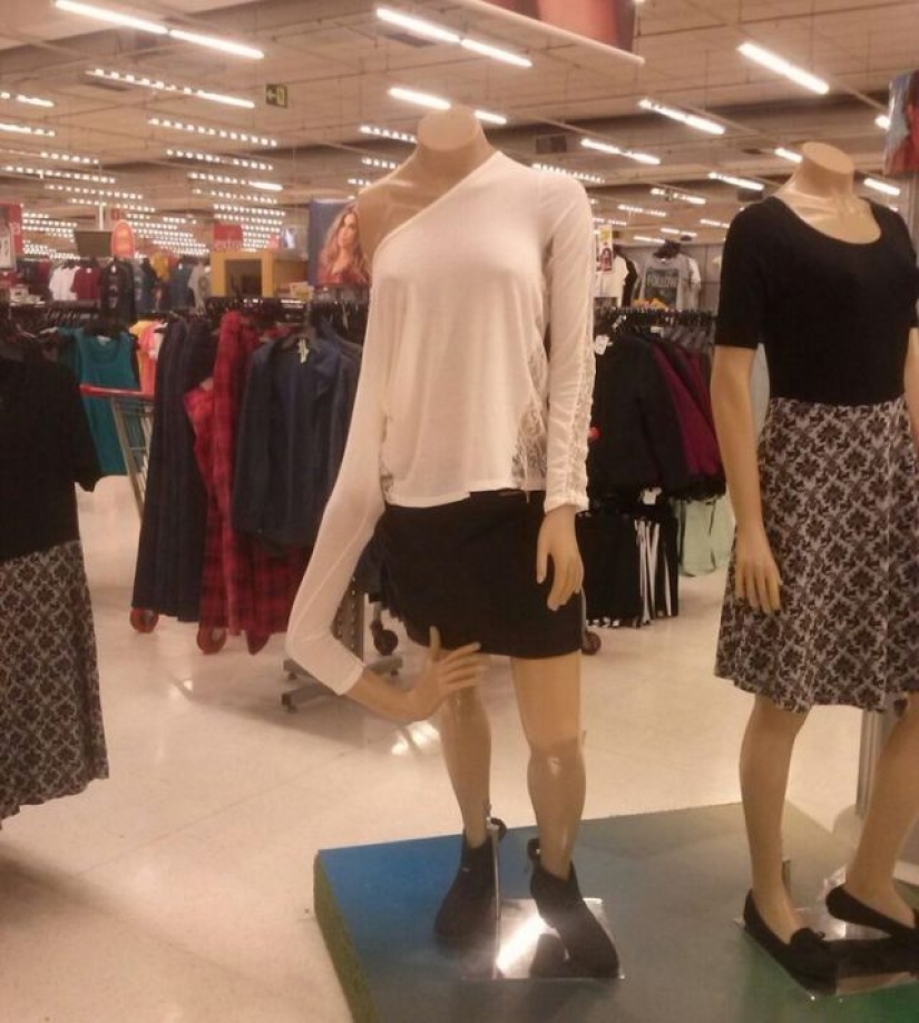 10 Stupid Mannequins You Can't Pass By