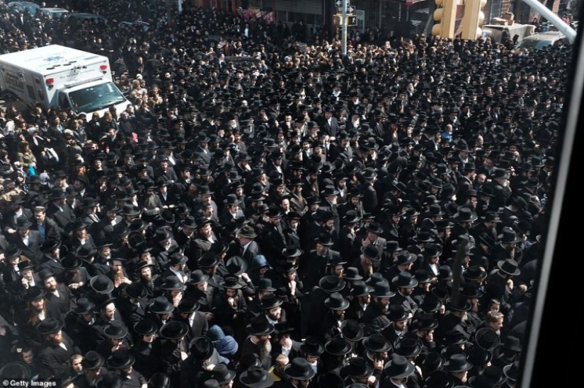100,000 Hasidic Jews took to the streets of Brooklyn