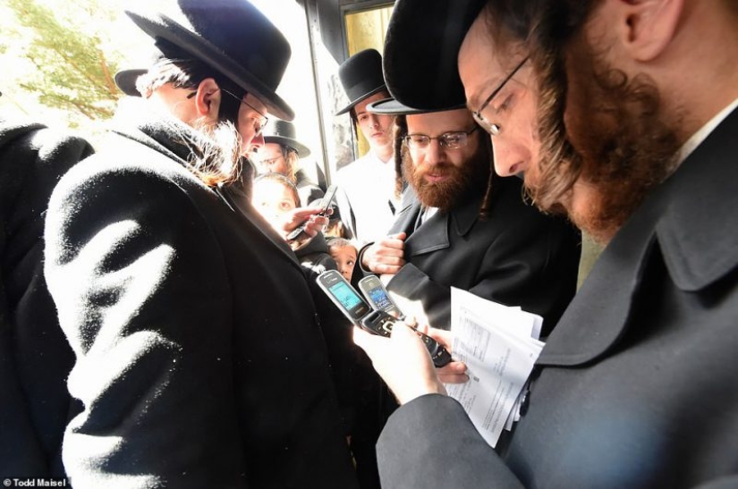 100,000 Hasidic Jews took to the streets of Brooklyn