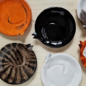 12 beautiful decorative plates in the form of snugly curled cats