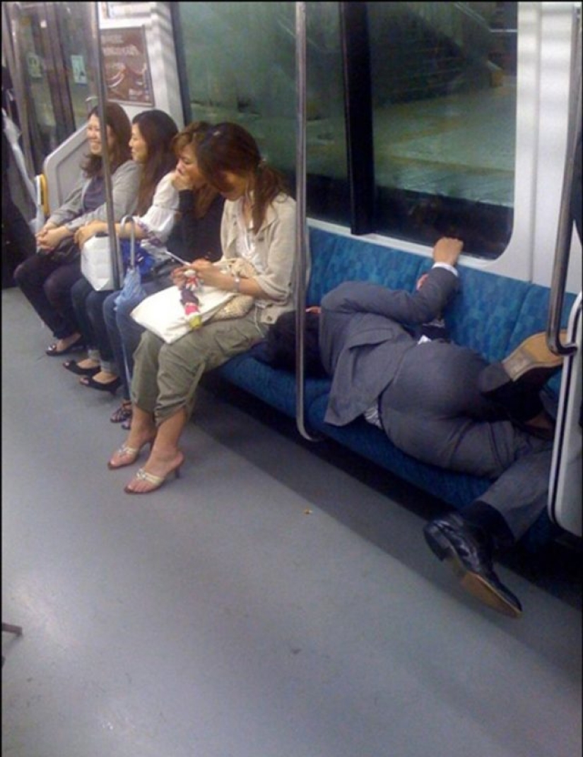 12 funny cases when people were caught sleeping