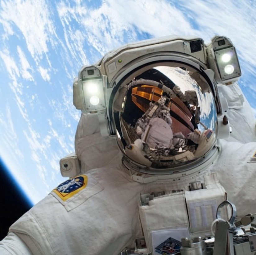 12 most extreme selfies