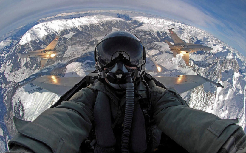 12 most extreme selfies