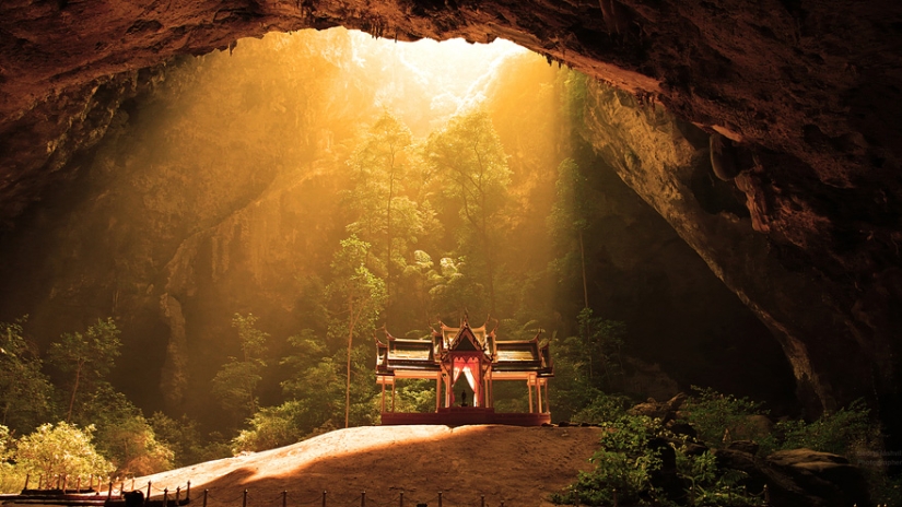 12 most majestic caves in the world