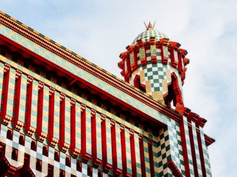 13 Impressive Photos of Antoni Gaudí's Magical Architecture