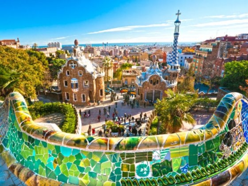 13 Impressive Photos of Antoni Gaudí's Magical Architecture