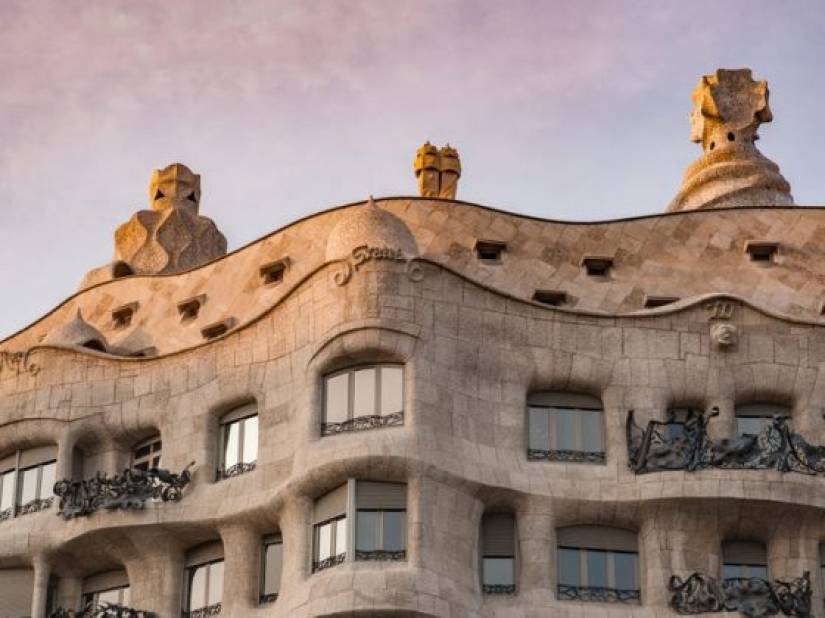 13 Impressive Photos of Antoni Gaudí's Magical Architecture