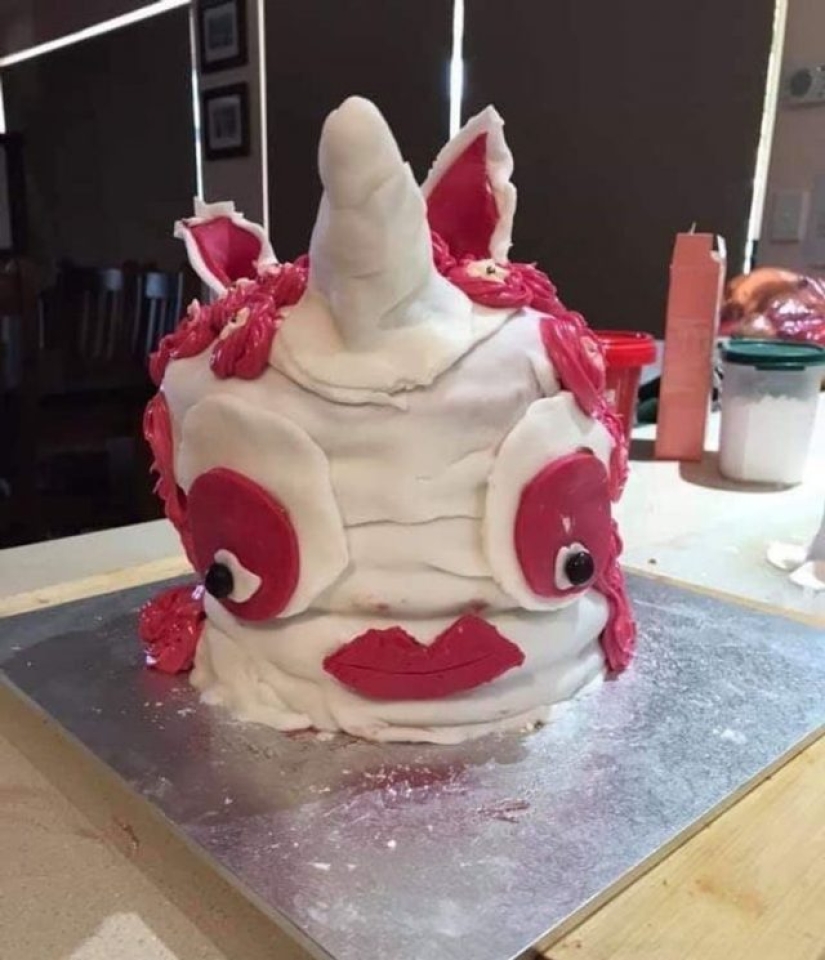 15 People Whose Bad Baking Made The World Laugh
