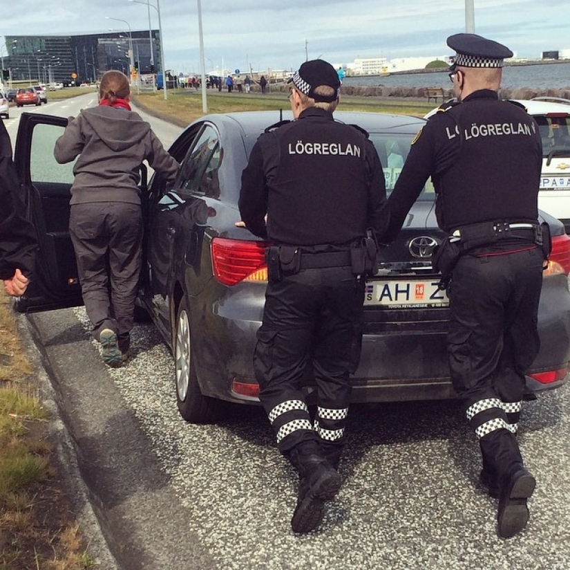 15+ photos proving that the cutest police officers work in Reykjavik