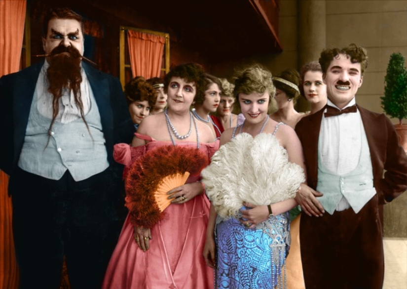 15 rare colorized photographs of Charlie Chaplin taken in the 1910s and 1930s