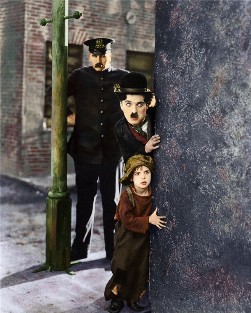 15 rare colorized photographs of Charlie Chaplin taken in the 1910s and 1930s