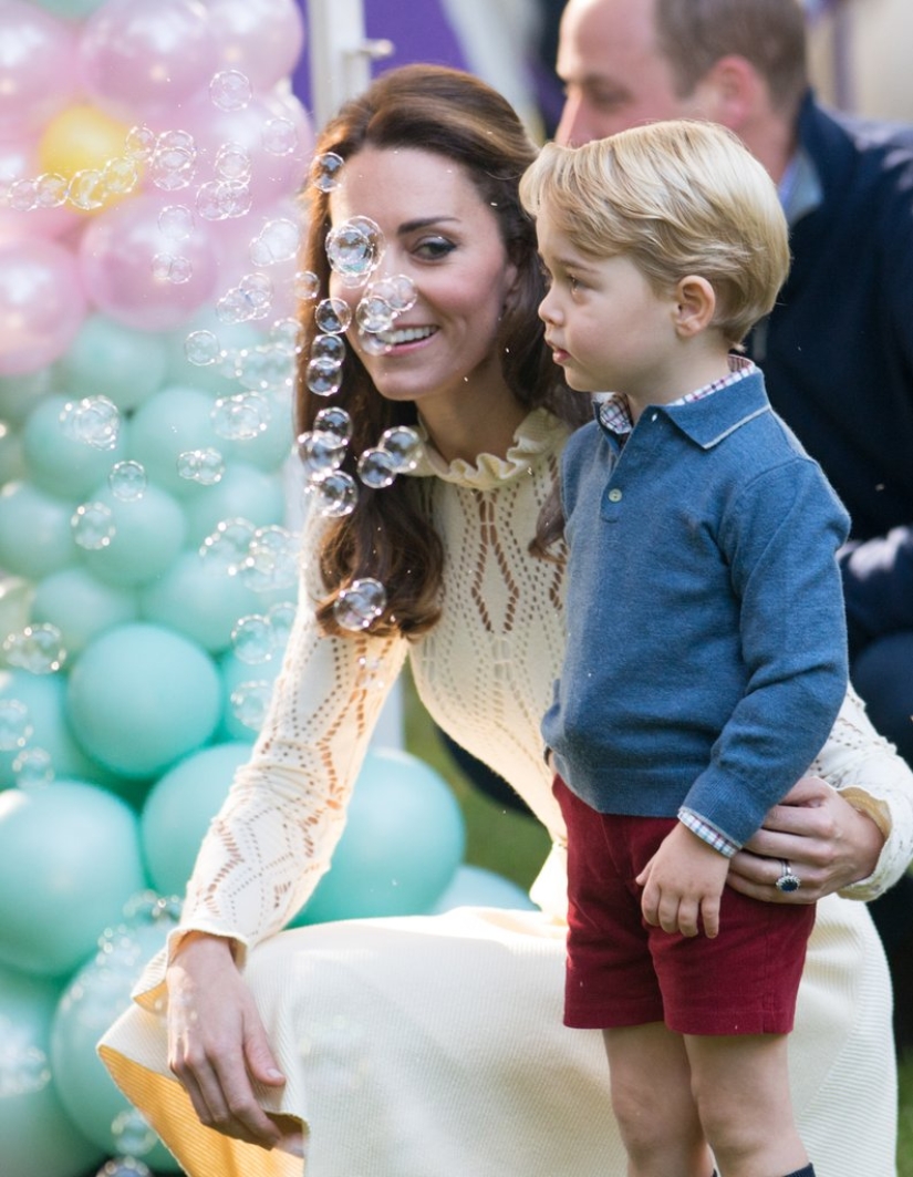 16 photos of Kate Middleton, in which an ordinary mother recognizes herself