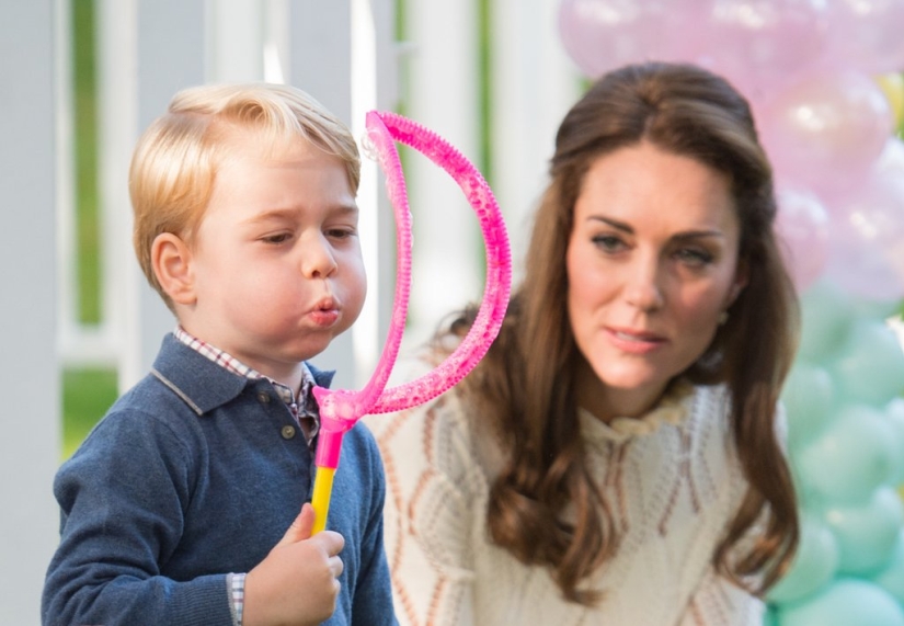 16 photos of Kate Middleton, in which an ordinary mother recognizes herself