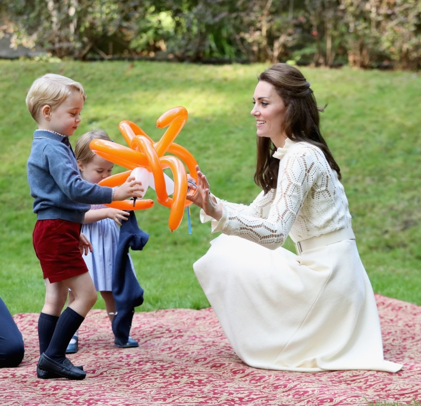 16 photos of Kate Middleton, in which an ordinary mother recognizes herself